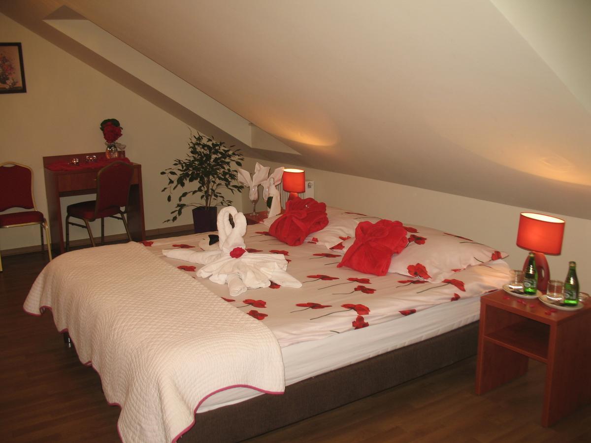 Zacisze Hotel Ulan Стая снимка